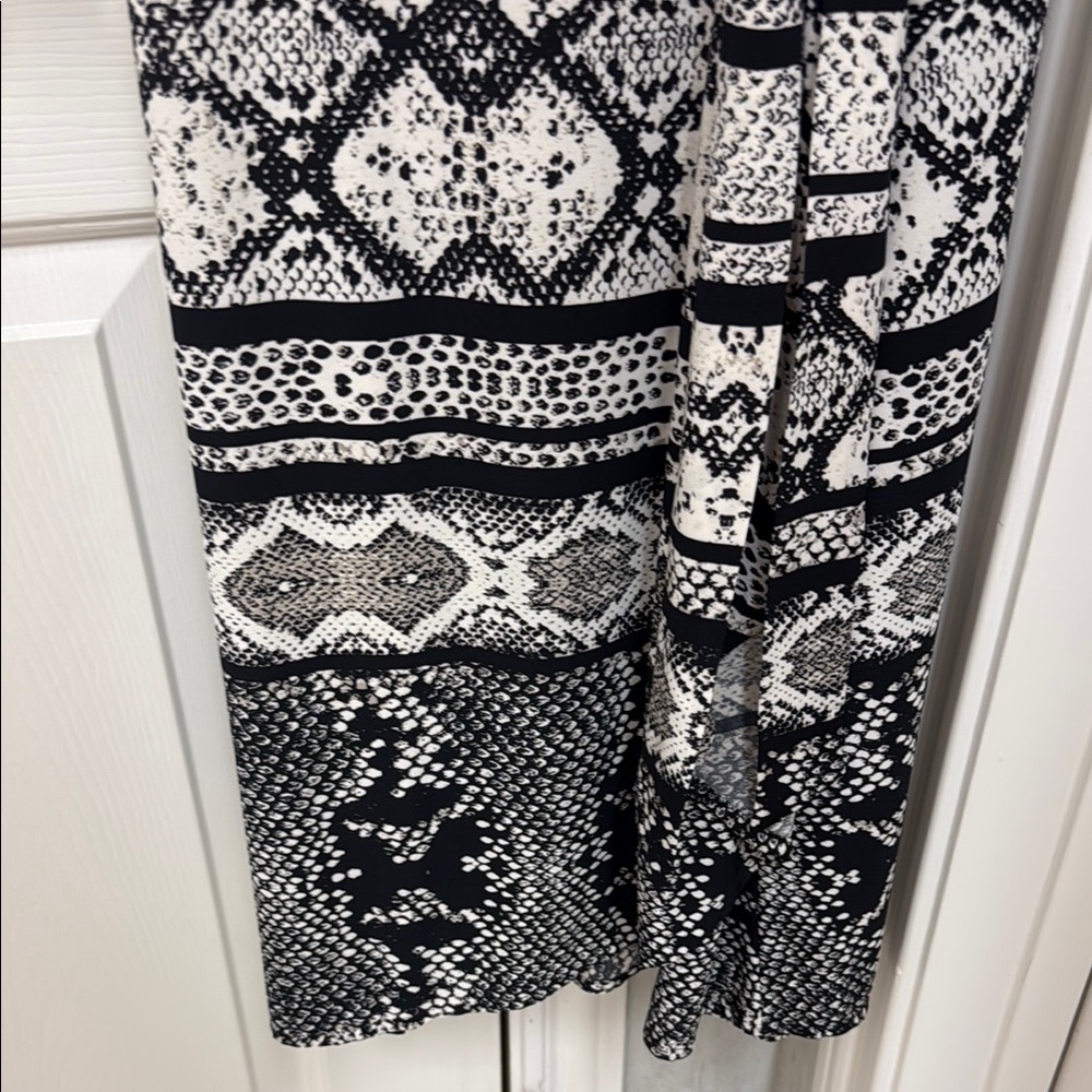 BCBG Black and White Patterned Wrap Dress - Picture 6 of 11